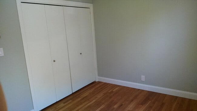 Building Photo - Renovated 2BR/1BA Condo – Prime UTK Location!