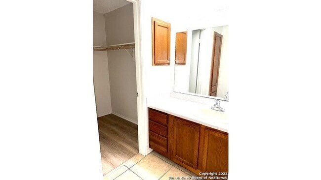 Building Photo - 117 Whisper Way