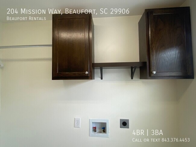 Building Photo - 204 Mission Way