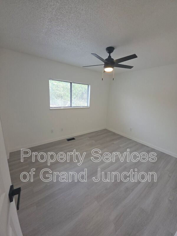Building Photo - 3238-D 1/4 D 1/4 Rd