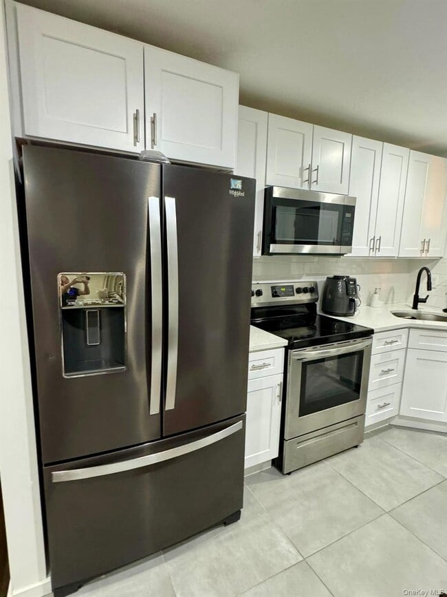 Building Photo - 160 Pacific St