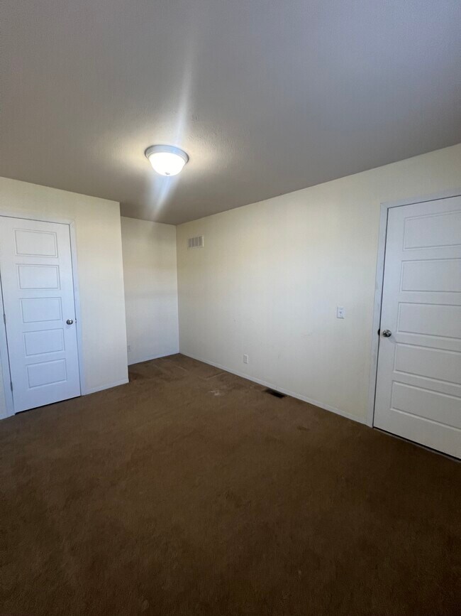 Building Photo - 934 9th St