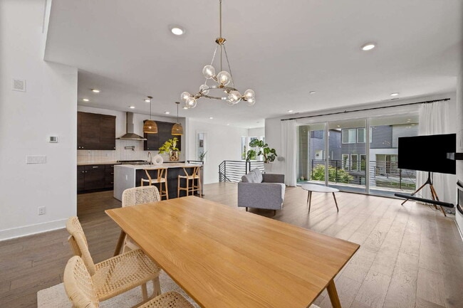 Building Photo - Modern Luxury Living in the Heart of Kirkland- Available for RENT August 15th