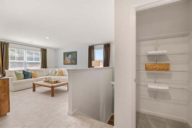 Building Photo - 465 Madison Lakeview Dr