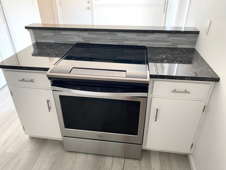 Kitchen - 7187 Hart St