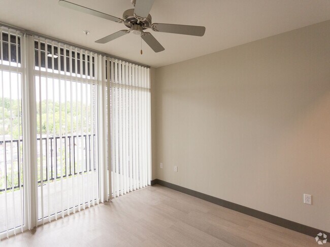 Building Photo - 10 North -1 Bed / 1 Bath North Shore, Chat...