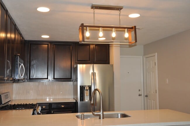 Building Photo - 16025 Summerville Lake Dr