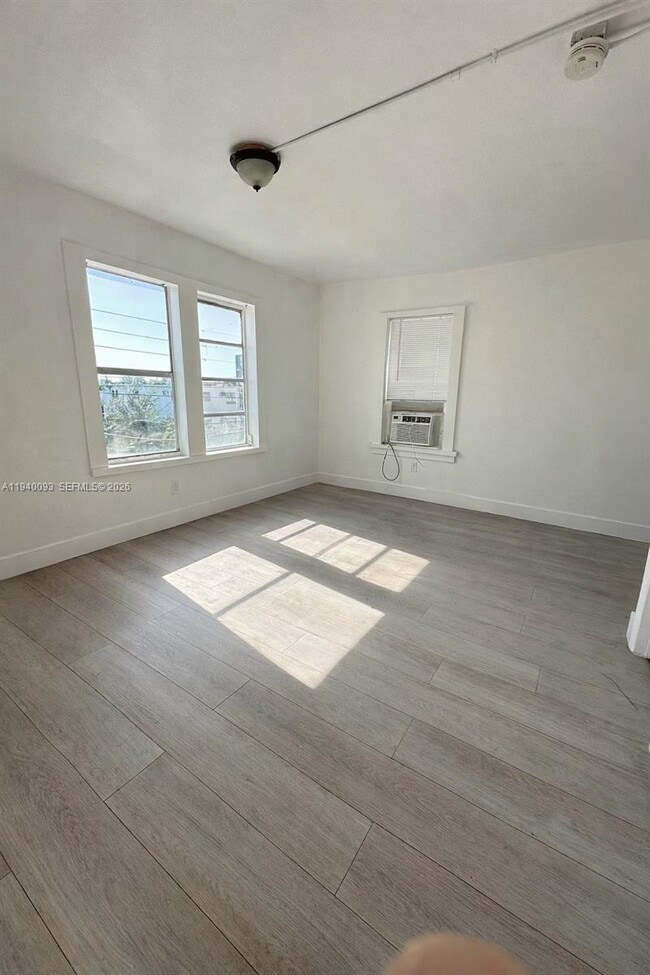 Building Photo - 967 SW 5th St