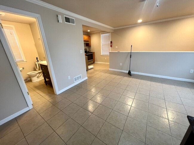 Building Photo - Charming Home - 2 Bed 1.5 Bath - Neville Island