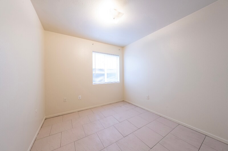 Building Photo - 5231 Huntington Dr