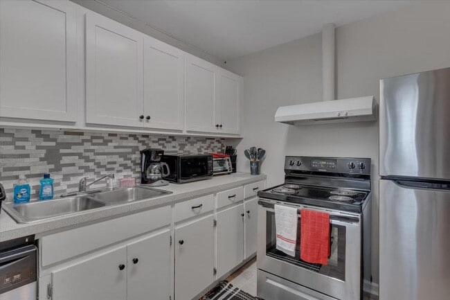 Building Photo - 804 Urban Ave