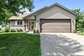 Building Photo - 609 N Woods Edge Dr