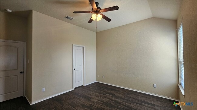 Building Photo - 538 Creekside Cir