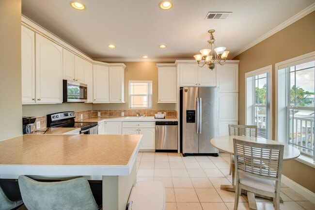 Building Photo - 210 W 2nd Ct