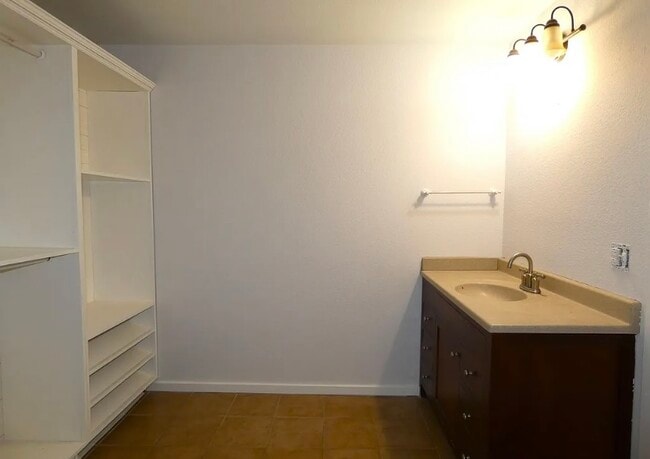 Building Photo - 301 E Sandstone St