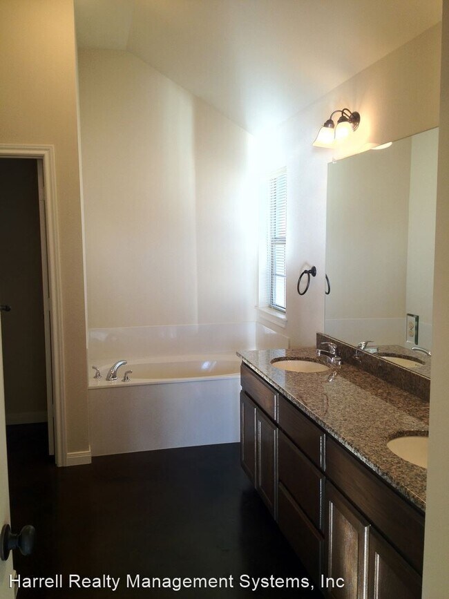 Building Photo - 3 br, 2 bath House - 614 Monticello Circle