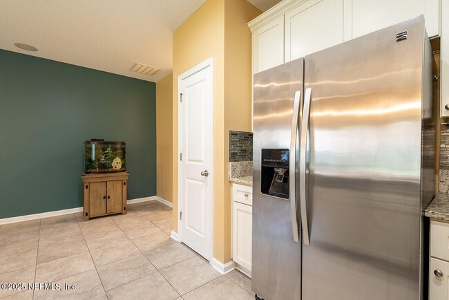 Building Photo - 9439 High Meadow Ln