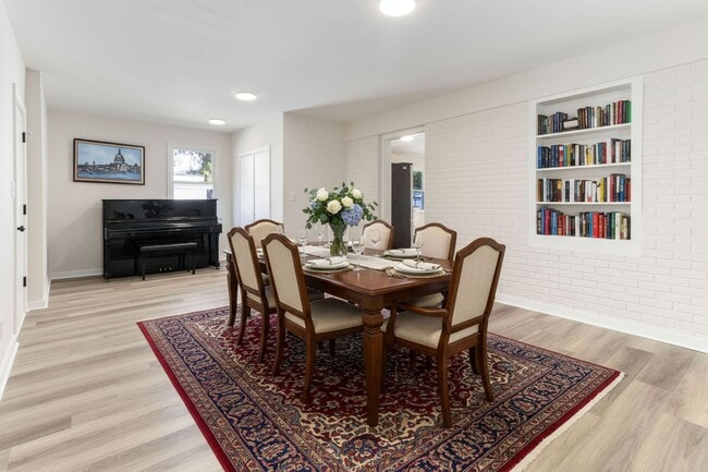 Building Photo - 1106 Bullard St