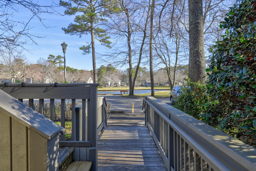 Building Photo - 39633 Round Robin Way