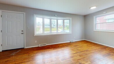 Building Photo - Renovated 3-Bedroom House in Cleveland!
