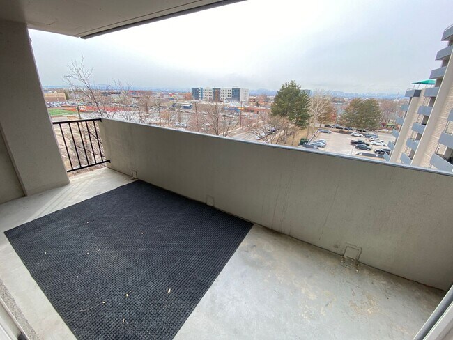 Building Photo - Amazing Condo with Beautiful Mountain and ...