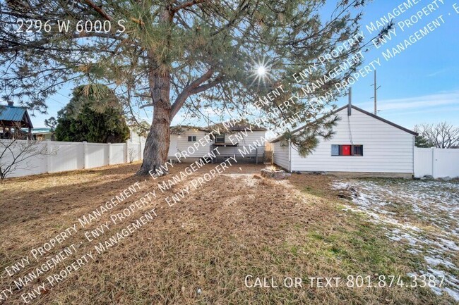 Building Photo - Spacious 3 Bed, 3 Bath Pet-Friendly Home w...