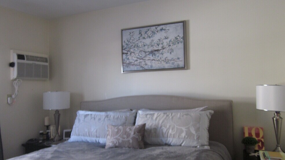 Building Photo - 46 Rustic St