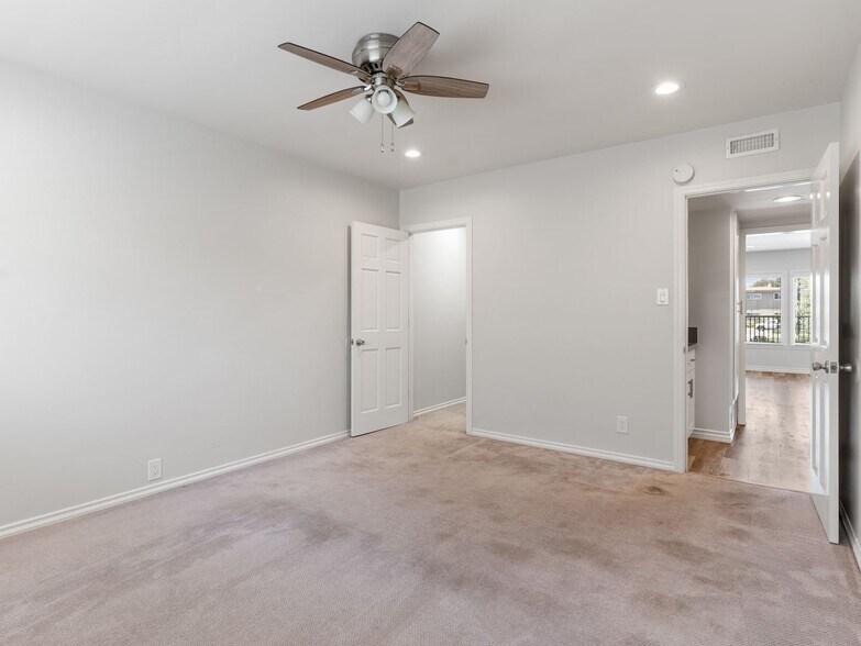 Building Photo - 1340 W Parade St