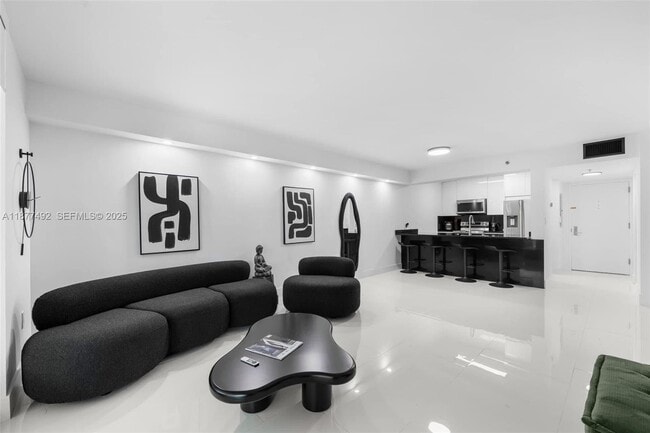 Building Photo - 1200 Brickell Bay Dr