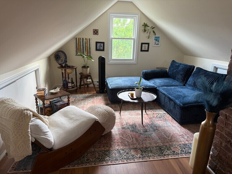 Attic Space (furniture not included) - 38 Duke St
