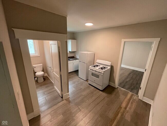 Building Photo - 129 W Hendricks St