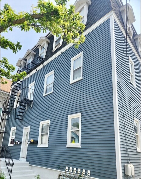 Building Photo - 81 Putnam St