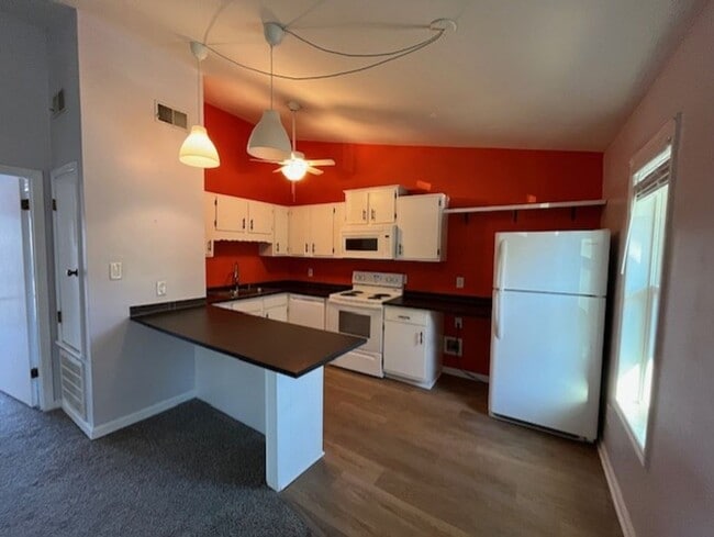 Building Photo - 2548 Flint Dr