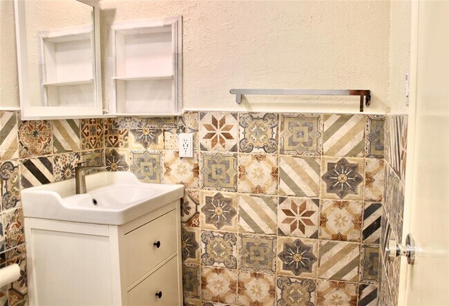 Building Photo - 22538 Market Square Ln