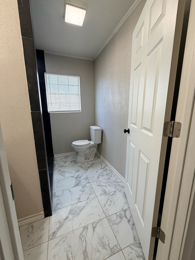 Building Photo - 1421 Lauderdale Ave