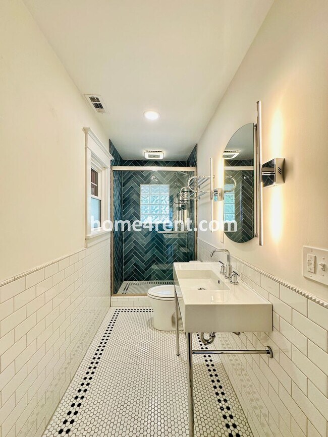 Building Photo - Beautiful, KCMO Home with Historic Charm, Updated Kitchen, Wood Floors and a Fenced Yard!