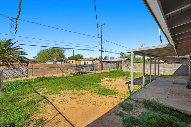 Building Photo - Beautifully Remodeled Home in a Central Tucson Location!