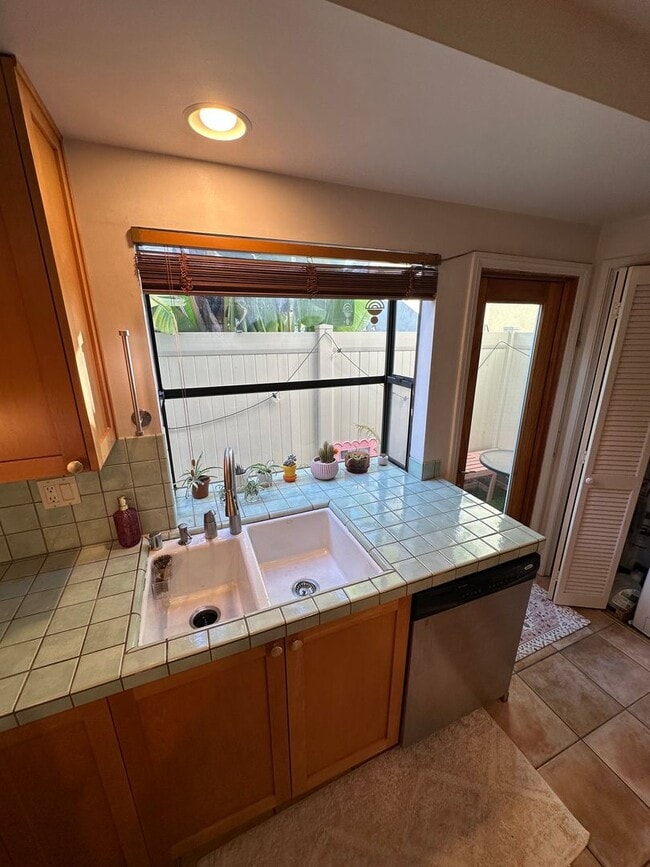 Building Photo - 1221 Essex St