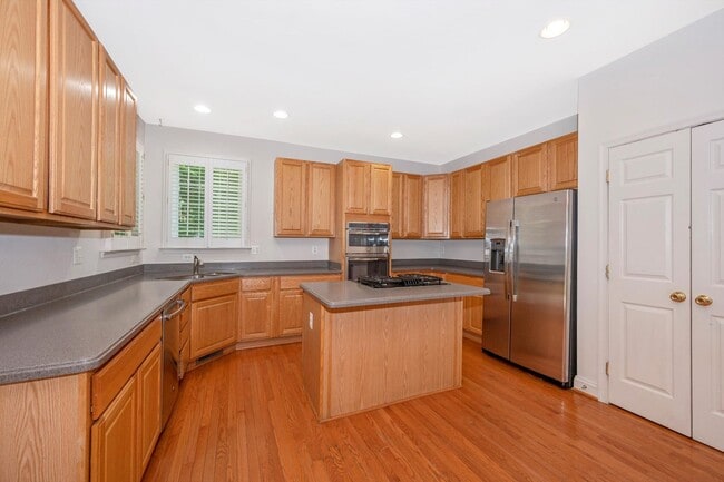 Building Photo - *Open House* 6/20 12-1 PM *