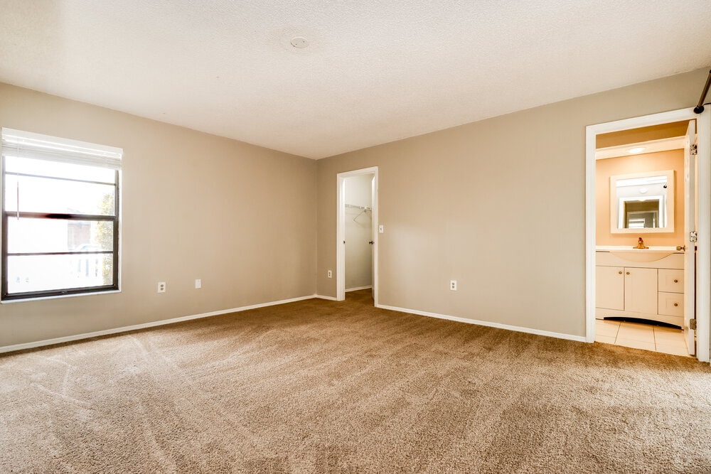 Building Photo - 2225 Hidden Meadows Dr E