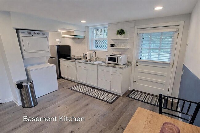 Building Photo - 2124 Zelda Dr NE