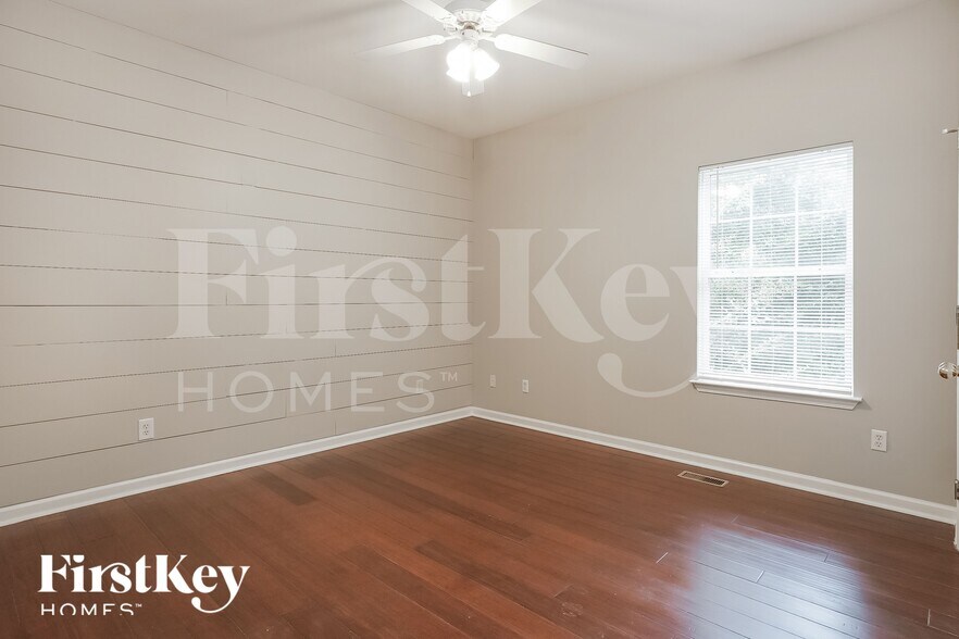 Building Photo - 5612 Elliot Cir