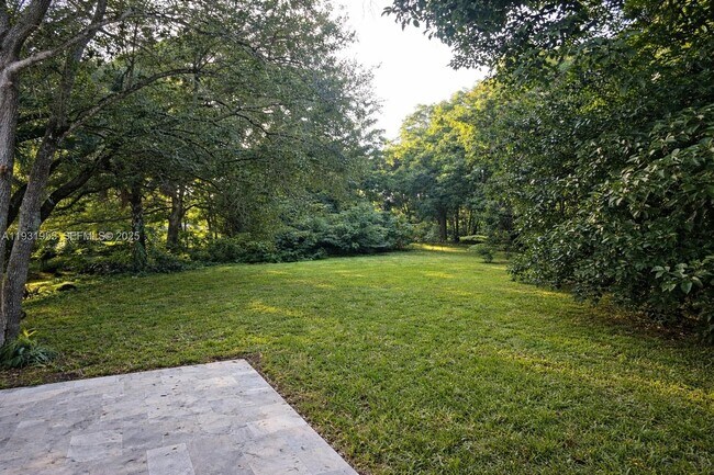 Building Photo - 5095 SW 73rd Ave