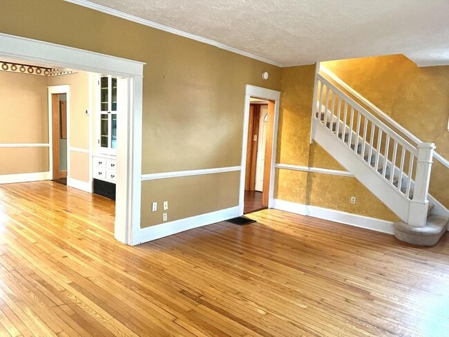 Building Photo - 1106 Country Club Rd