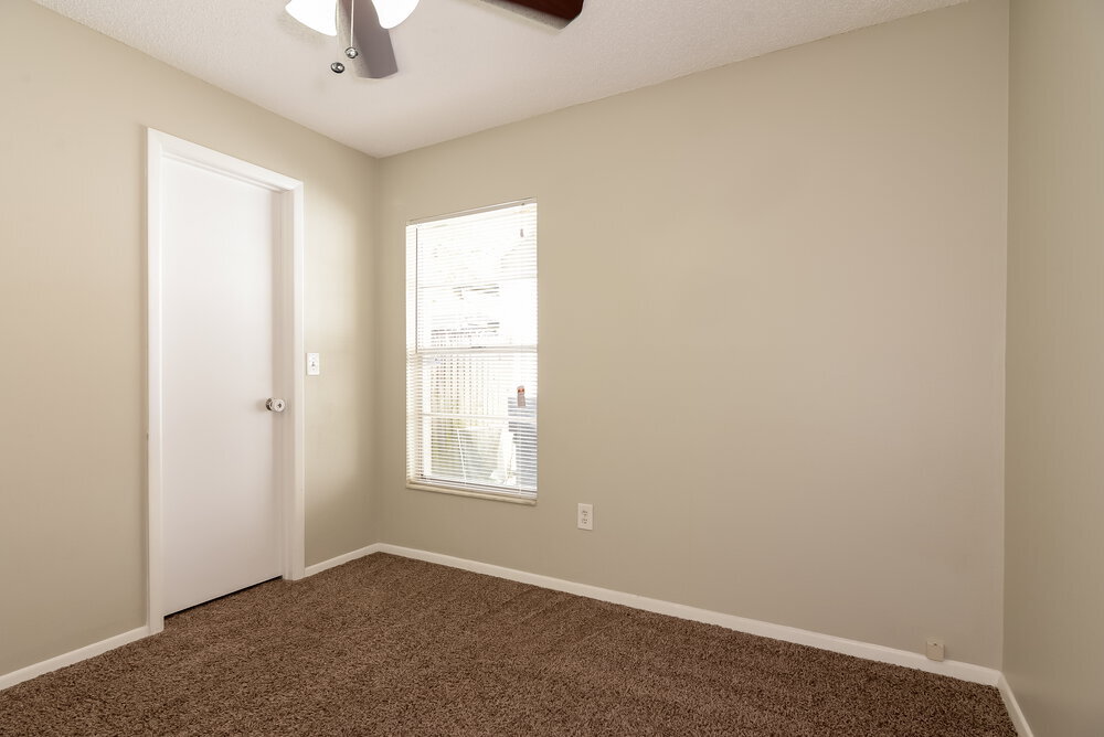Building Photo - 1428 High Knoll Dr