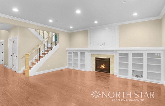 Building Photo - Beautiful Craftsman in Lake Oswego