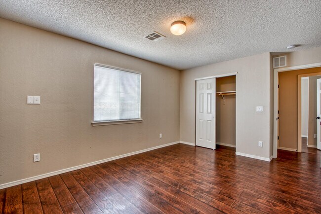 Building Photo - 1819 Shreya St