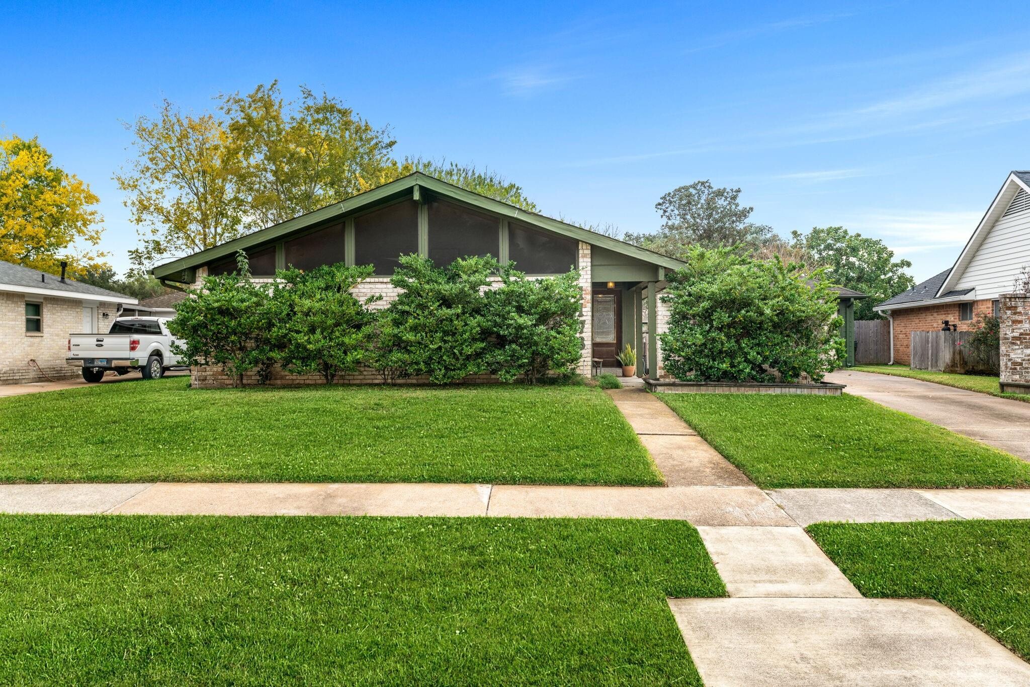 Front of house (shrubs have since been removed) - 1178 Bournewood Dr