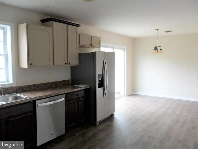 Building Photo - 142 Sable Dr