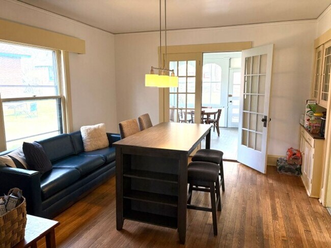 Building Photo - West Shore Apartments -107E